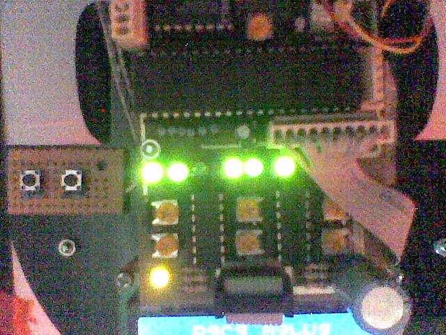 1 kondisi lampu indicator ketika sensor berada di atas warna hitam ini berhasil karena lampu indicator mati