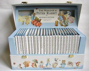 Gambar 1.1. Packaging The World of Peter Rabbit Sumber: http://www.peterrabbit.com/en/ Gambar 1.2. Tas Anak Sumber: http://pairinpay.blogspot.
