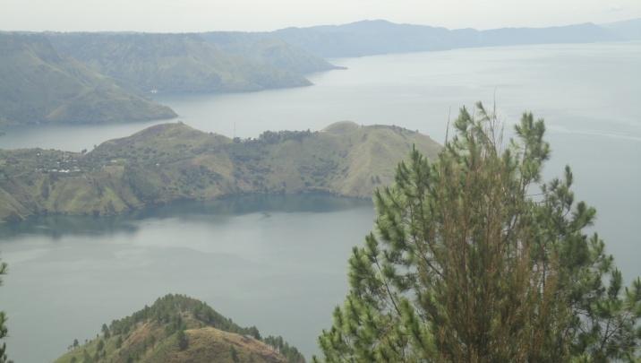 Toba merupakan danau yang terluas se-asia tenggara dan juga merupakan danau vulkanik yang terbesar di dunia.
