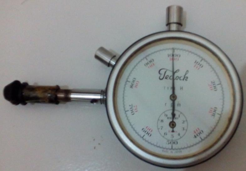 33 3. Tachometer Tachometer digunakan untuk mengukur putaran mesin (RPM)