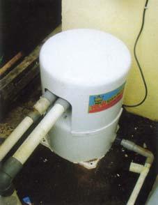 BAB XV POMPA AIR DAN DRAINASE A. Pompa Air Untuk mendapatkan air dari tanah dan mendistribusikannya agar bisa dikonsumsi, kita memerlukan pompa air.