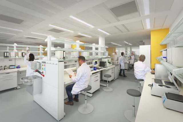 (Picture from www.hok.com) Bekerja di laboratorium harus senyaman mungkin secara psikis dan kondisi lingkungannya. Ketelitian dan keterampilan sangat diperlukan selaku pranata laboratorium.