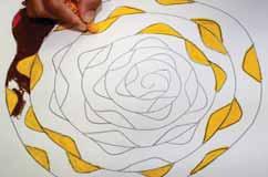- melakar lingkaran ular pada kertas lukisan - mewarna atau menampal kertas warna untuk