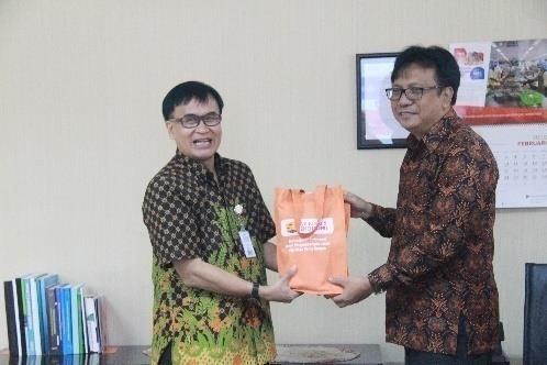 Badan Pusat Statistik Provinsi Jawa Tengah vertikal dalam penyelenggaraan kegiatan statistik, terutama untuk menyediakan dan memberikan pelayanan data dan informasi statistik kepada publik. 1.5.2.