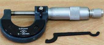 34 e. Mikrometer luar Mikrometer digunakan untuk mengukur diameter, ketebalan, dan panjang dari benda-benda yang kecil.