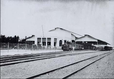 4.2 Re-defining Stasiun Lempuyangan PAST Stasiun Lempuyangan merupakan stasiun kereta api pertama yang didirikan Pemerintah Kolonial Belanda di Yogyakarta pada tahun 1872.