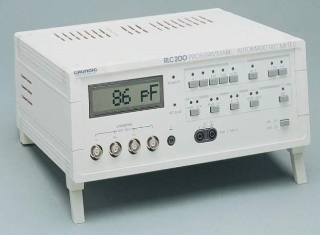 BAB II PEMBAHASAN 2.1. Definisi LCR Meter LCR Meter adalah bagian dari alat uji elektronik yang digunakan untuk mengukur induktansi (L), kapasitansi (C) dan resistensi (R) dari komponen.