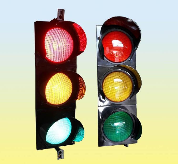 111 Gambar 5.4. Desain Traffic Light Lampu 3 Aspek 30 cm Primer Polos 5.2. Perhitungan Biaya Survei 5.2.1 Survei Pendahuluan Surveyor Jumlah = 2 orang Waktu = 1 hari Harga Satuan = Rp 150.